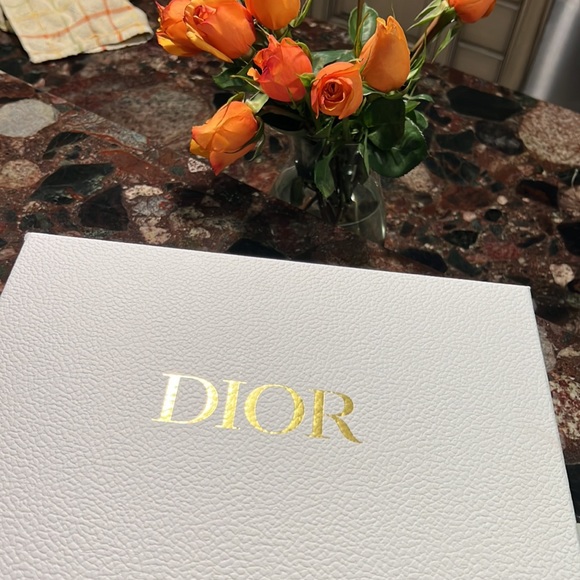 Dior Box with Ribbon - Picture 3 of 4